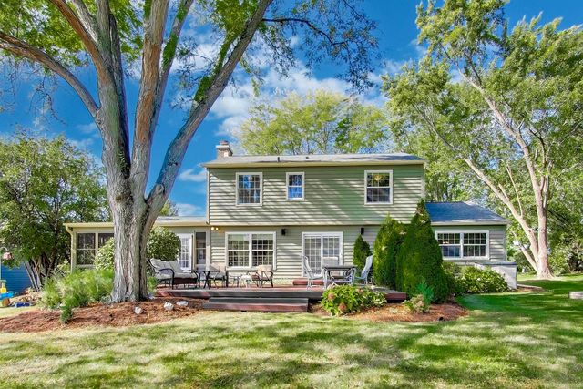 21301 N Woodland Avenue, Barrington, IL 60010