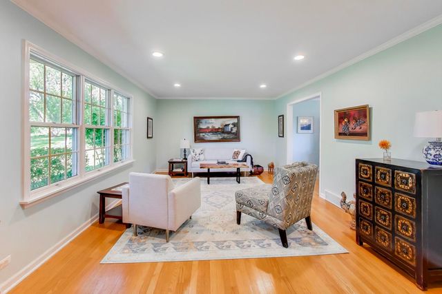 21301 N Woodland Avenue, Barrington, IL 60010