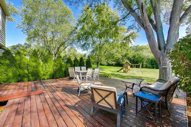 21301 N Woodland Avenue, Barrington, IL 60010
