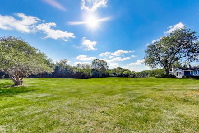 21301 N Woodland Avenue, Barrington, IL 60010