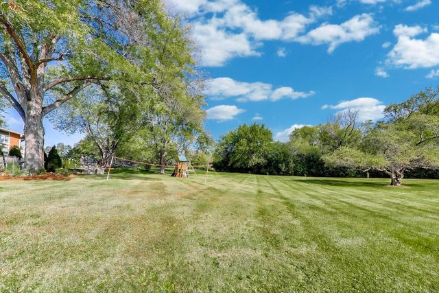 21301 N Woodland Avenue, Barrington, IL 60010