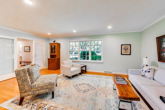 21301 N Woodland Avenue, Barrington, IL 60010