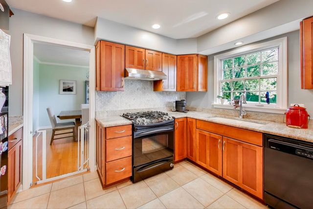 21301 N Woodland Avenue, Barrington, IL 60010