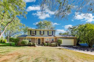 21301 N Woodland Avenue, Barrington, IL 60010