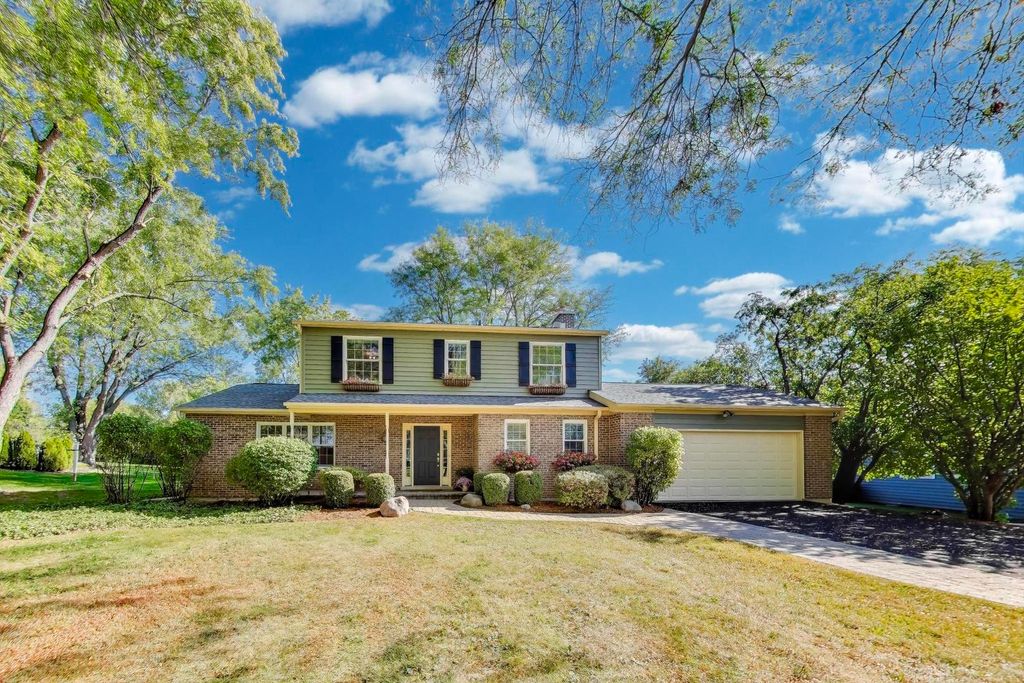 21301 N Woodland Avenue, Barrington, IL 60010