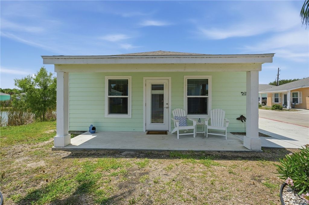 192 Oasis Cir, Rockport, TX 78382 — photo 2