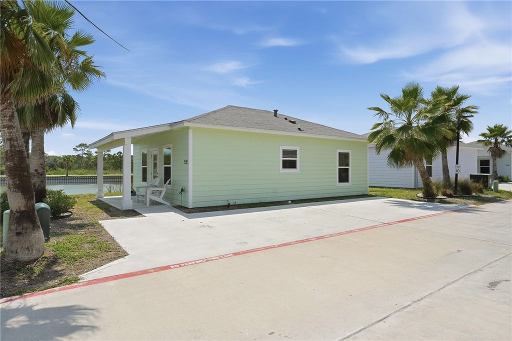 192 Oasis Cir, Rockport, TX 78382 — photo 3