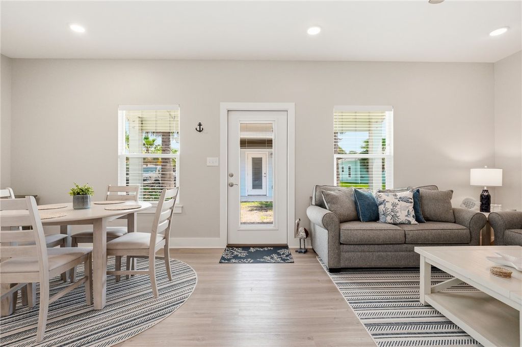192 Oasis Cir, Rockport, TX 78382 — photo 5