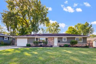 908 Bridle Lane, Wheaton, IL 60187
