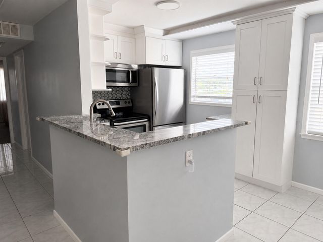 229 Mansfield F, Boca Raton, FL 33434