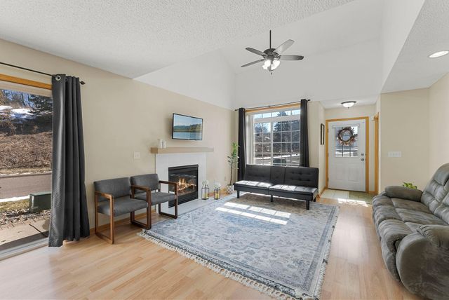 8706 Quarry Ridge Lane D, Woodbury, MN 55125