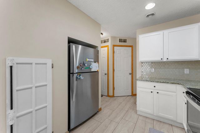 8706 Quarry Ridge Lane D, Woodbury, MN 55125