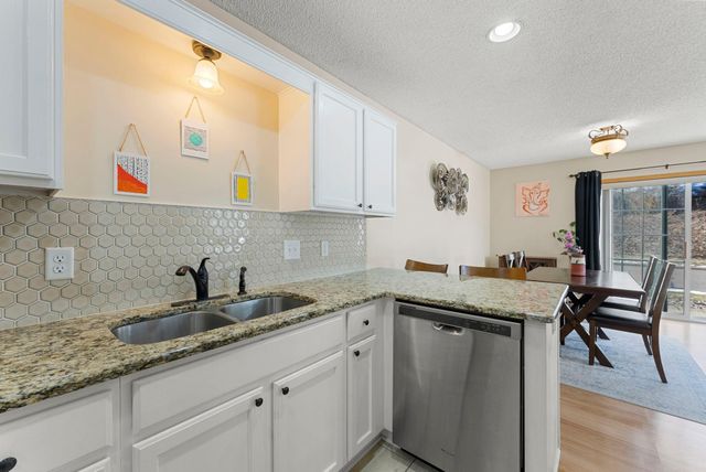 8706 Quarry Ridge Lane D, Woodbury, MN 55125