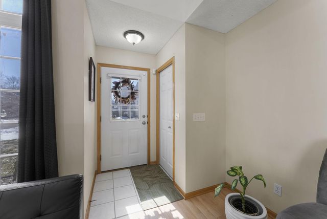 8706 Quarry Ridge Lane D, Woodbury, MN 55125