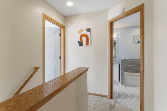 8706 Quarry Ridge Lane D, Woodbury, MN 55125