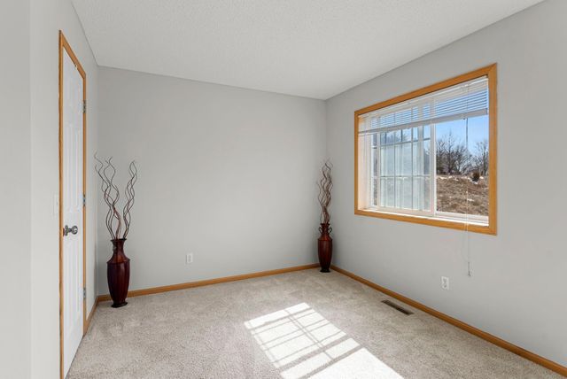 8706 Quarry Ridge Lane D, Woodbury, MN 55125