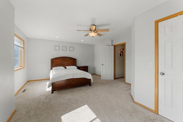 8706 Quarry Ridge Lane D, Woodbury, MN 55125