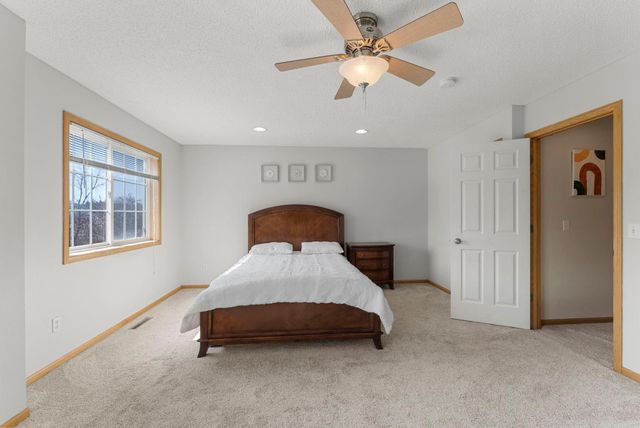 8706 Quarry Ridge Lane D, Woodbury, MN 55125