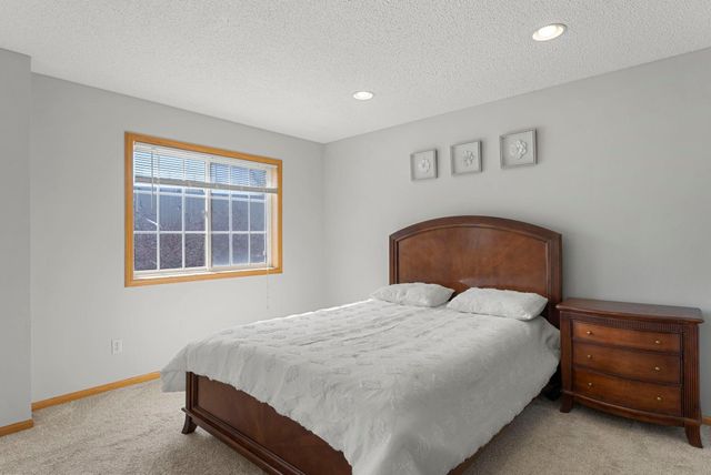 8706 Quarry Ridge Lane D, Woodbury, MN 55125