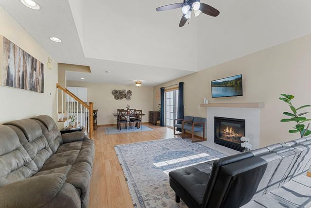 8706 Quarry Ridge Lane D, Woodbury, MN 55125