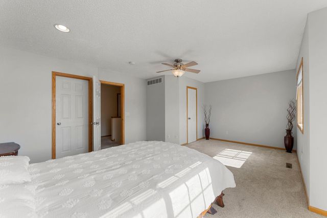 8706 Quarry Ridge Lane D, Woodbury, MN 55125