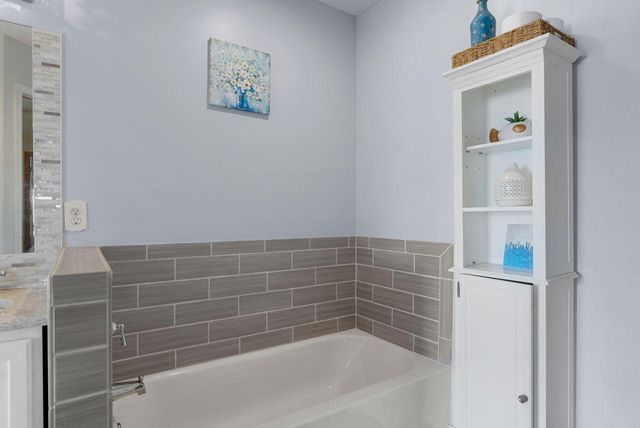 8706 Quarry Ridge Lane D, Woodbury, MN 55125