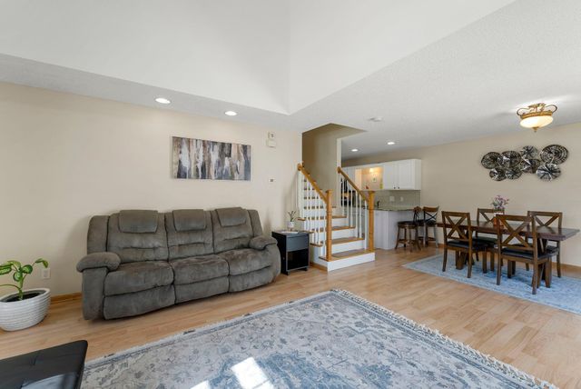 8706 Quarry Ridge Lane D, Woodbury, MN 55125