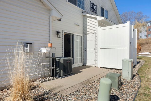 8706 Quarry Ridge Lane D, Woodbury, MN 55125