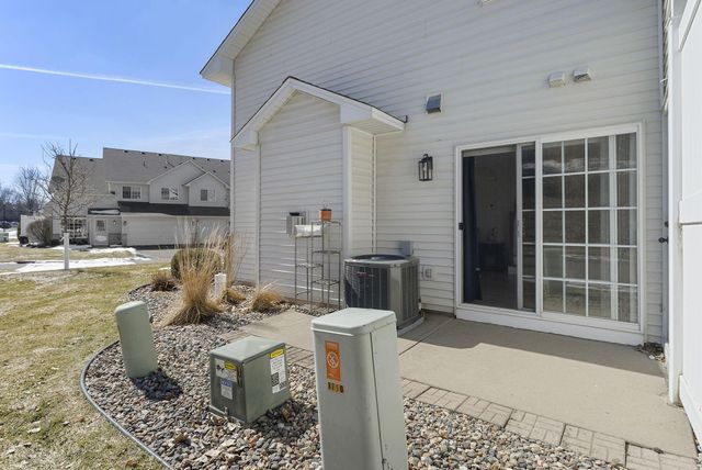 8706 Quarry Ridge Lane D, Woodbury, MN 55125