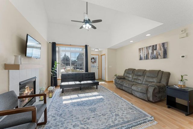 8706 Quarry Ridge Lane D, Woodbury, MN 55125