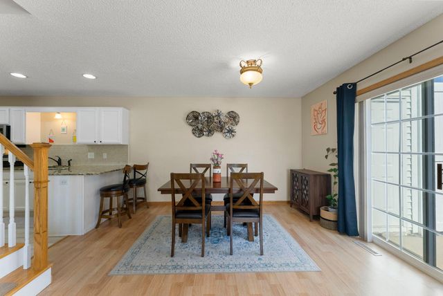 8706 Quarry Ridge Lane D, Woodbury, MN 55125