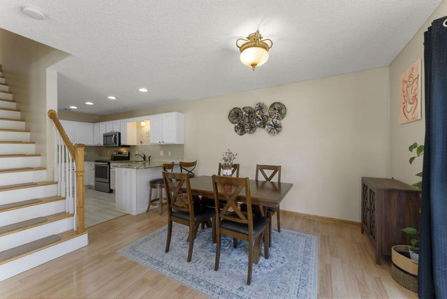 8706 Quarry Ridge Lane D, Woodbury, MN 55125