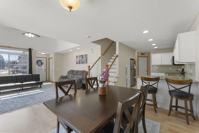 8706 Quarry Ridge Lane D, Woodbury, MN 55125