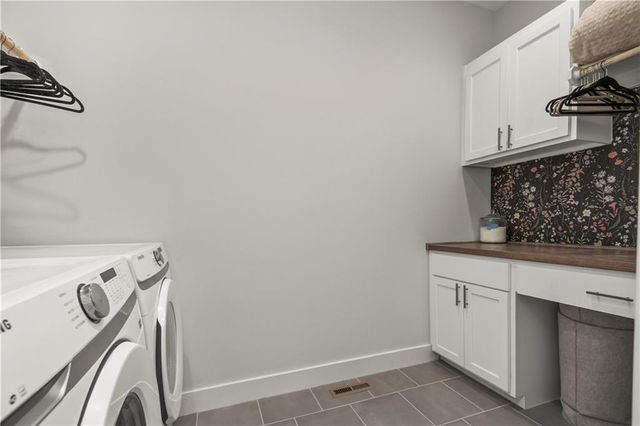 23513 E 11th Street S, Independence, MO 64056