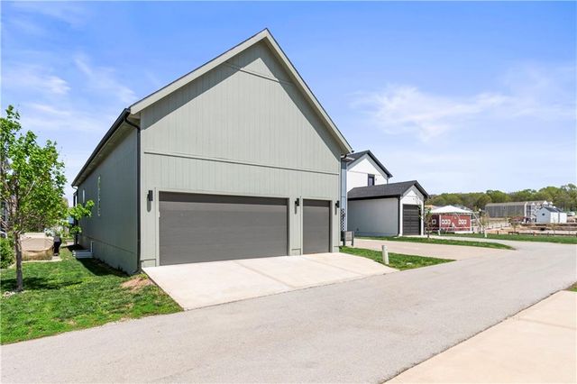 23513 E 11th Street S, Independence, MO 64056
