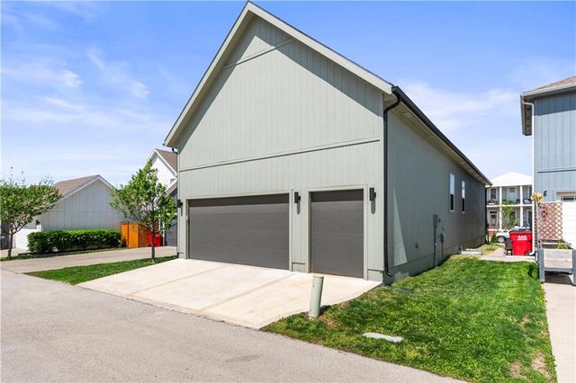 23513 E 11th Street S, Independence, MO 64056