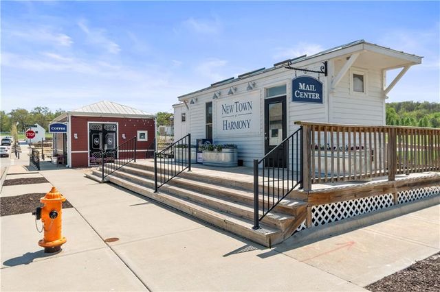 23513 E 11th Street S, Independence, MO 64056