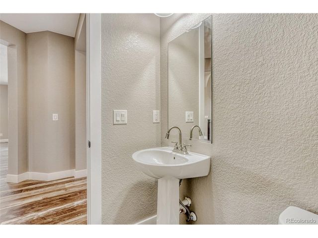 8055 S Elk Ct, Aurora, CO 80016