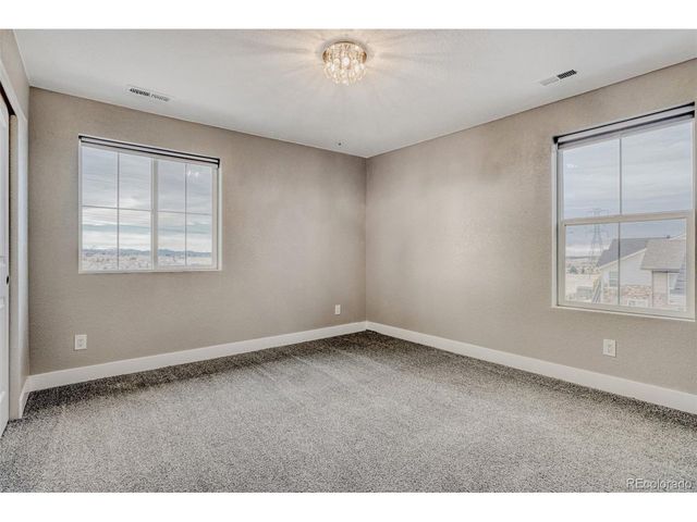 8055 S Elk Ct, Aurora, CO 80016