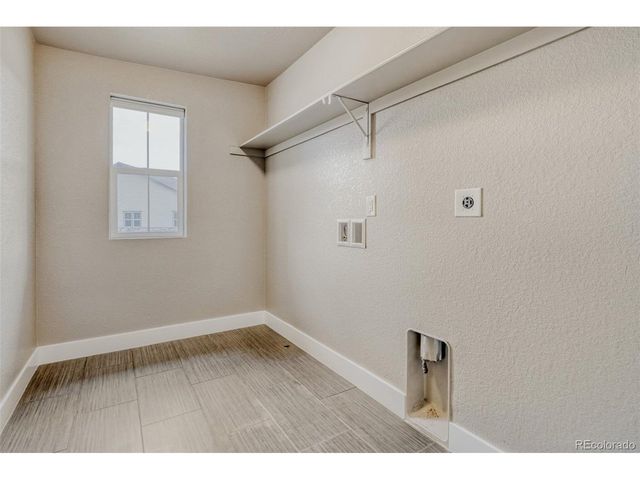 8055 S Elk Ct, Aurora, CO 80016