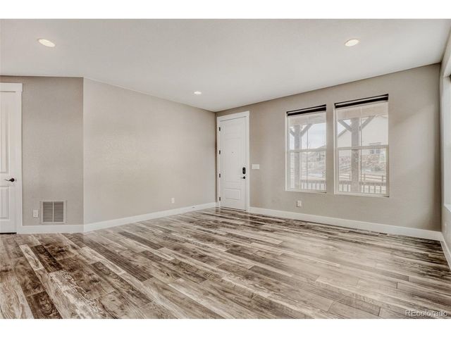 8055 S Elk Ct, Aurora, CO 80016