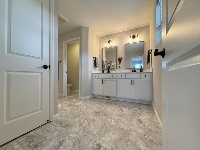 212 Junco Road N, Lake Elmo, MN 55042