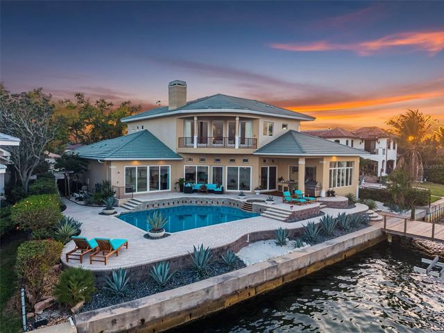 2279 MERMAID POINT NE, St Petersburg, FL 33703