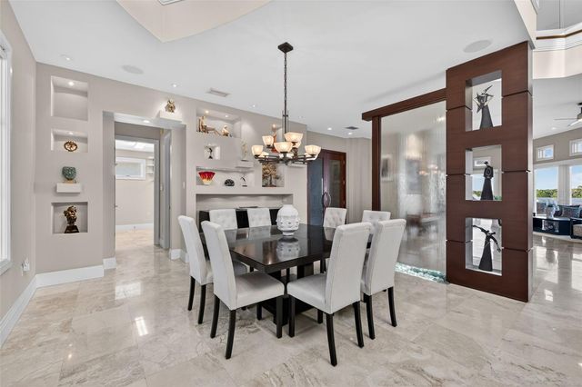 2279 MERMAID POINT NE, St Petersburg, FL 33703