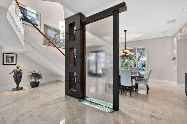 2279 MERMAID POINT NE, St Petersburg, FL 33703