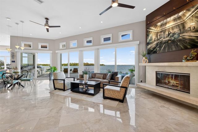 2279 MERMAID POINT NE, St Petersburg, FL 33703