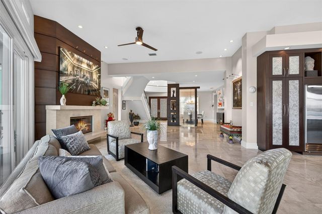 2279 MERMAID POINT NE, St Petersburg, FL 33703