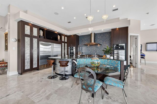 2279 MERMAID POINT NE, St Petersburg, FL 33703