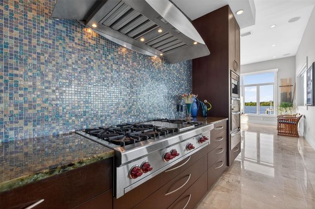 2279 MERMAID POINT NE, St Petersburg, FL 33703