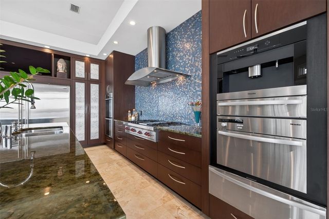 2279 MERMAID POINT NE, St Petersburg, FL 33703